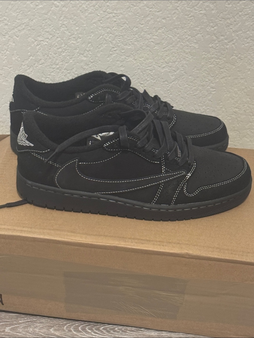 Black Men's Low-Top Travis Style Sneakers